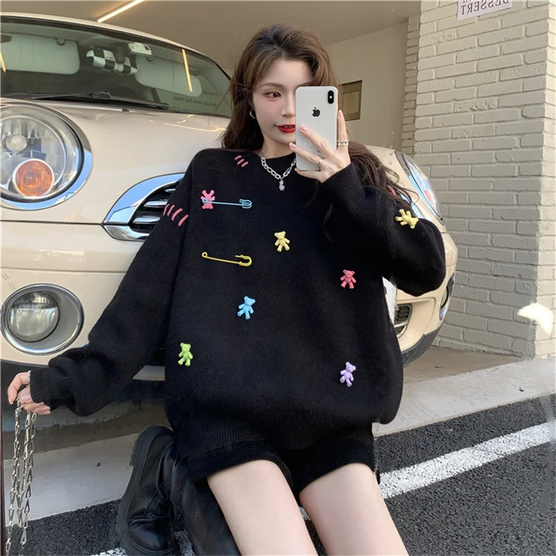 Korean Pullover Crewneck Long Sleeve Knitted Sweater Women Winter Black White Cute Bear Oversized Knit Sweater For Women 2024