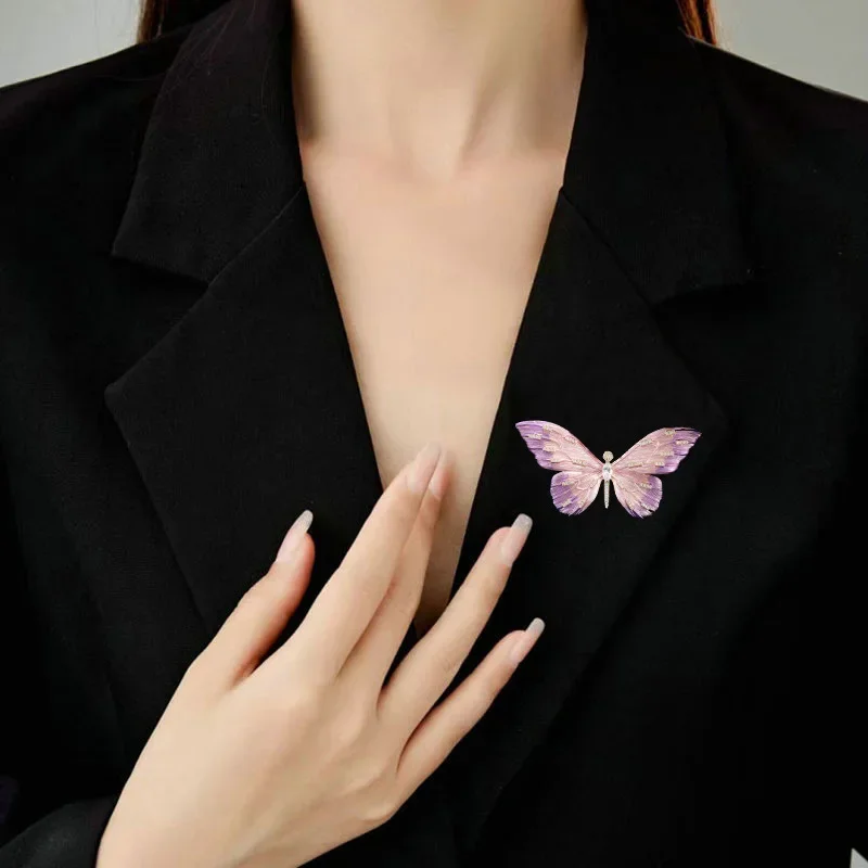 

A gradually changing butterfly brooch, enamel glaze, exquisite coat accessory for women 101
