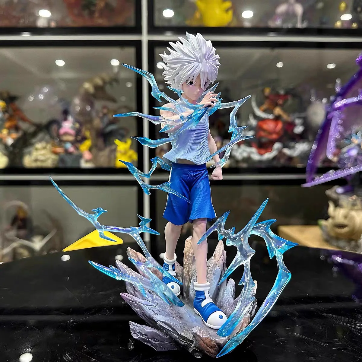 

Gk, A Full-Time Hunter, Holds The Hand-Made Model Ornaments With The Height Of 23cm Around The Animation.