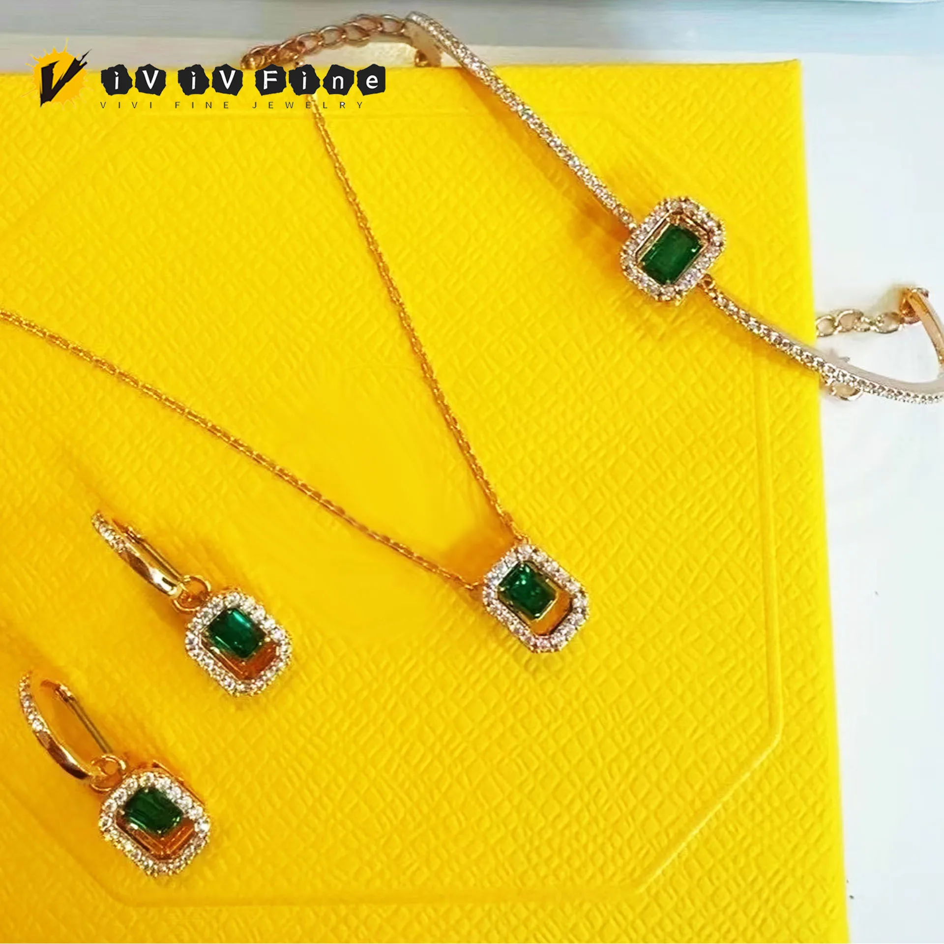 

2025 Temperamental Women's Exquisite Square Eye-Catching Crystal Jewelry Sets Fashion Stainless Steel Necklace Earrings Bracelet