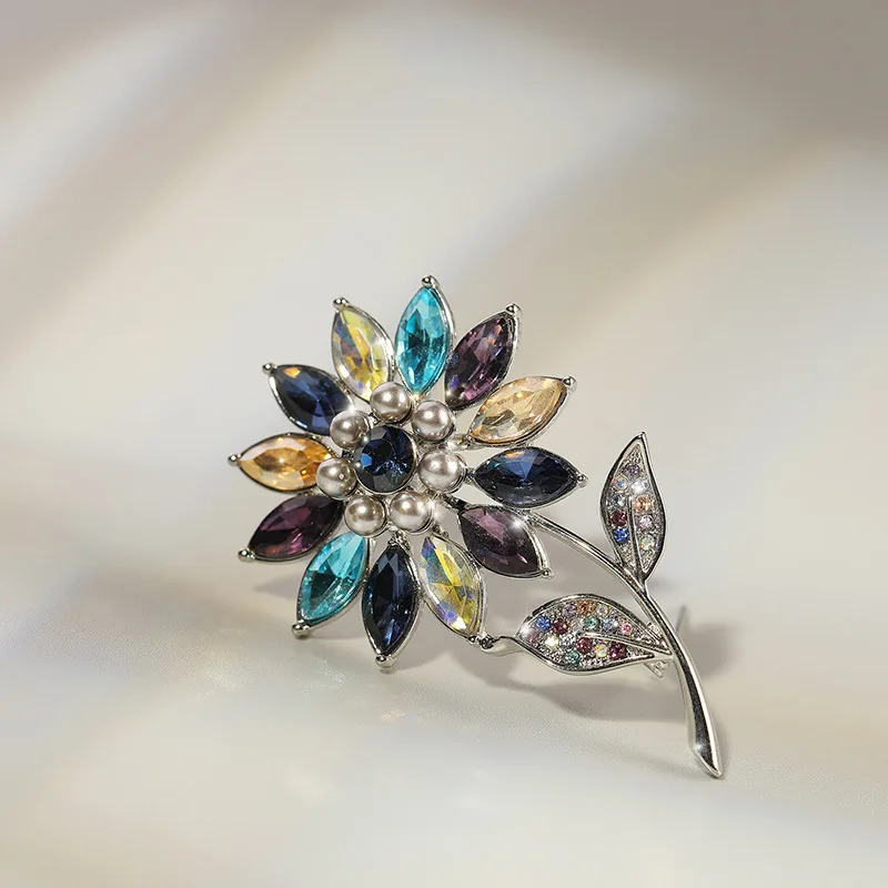 

HQ Fashion Sun Flower Brooches for Women Men High Quality Lapel Pins Bronze Plating Zircon Luxury Brooch Pin Delicate Jewelry