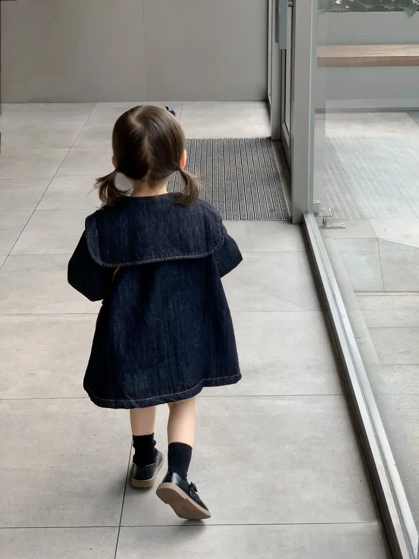 Fashion Autumn Baby Girls Denim Dresses Black Turndown Collar Knee Length Dresses Double Breasted Pullover Shirts 2024