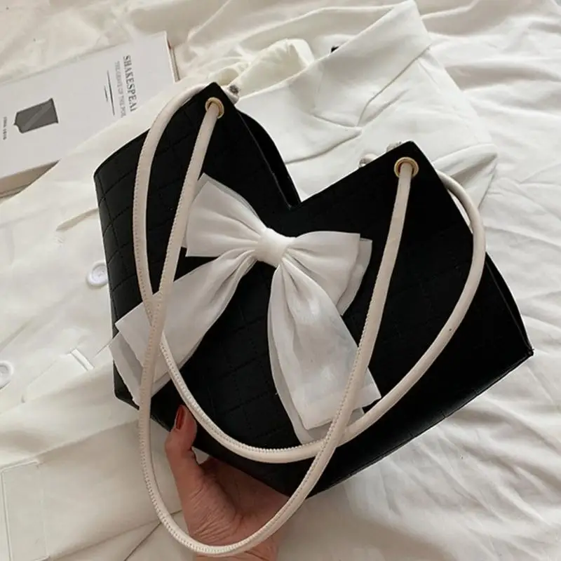 

Simple Bow Shoulder Bag Fashionable & Unique Design Underarn Bag for Women 20CA