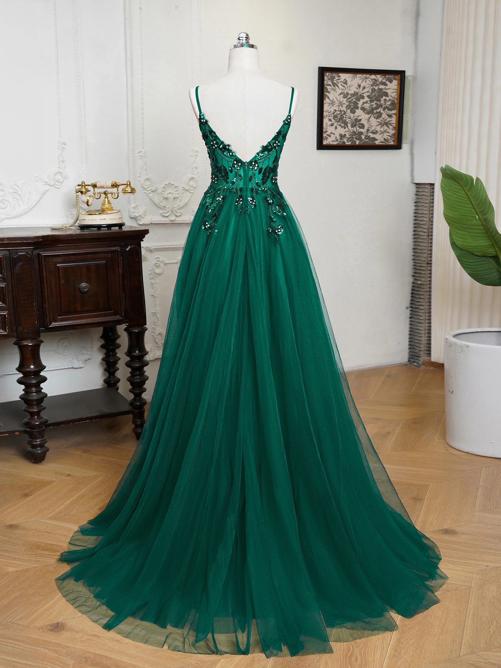 Sexy Maxi Train Evening Dresses Spaghetti Straps V-Neck Sequin Appliques Backless Prom Dress Tulle A-Line High Split Sling Gowns image 2