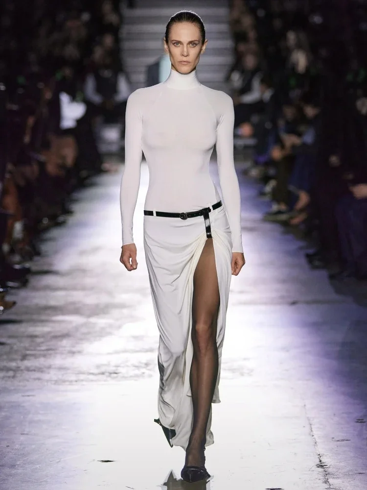 

2025 Sexy Turtleneck Backless Split Long Dress With Belt Women White Long Sleeves Folds Slim Dresses Evening Party Gowns