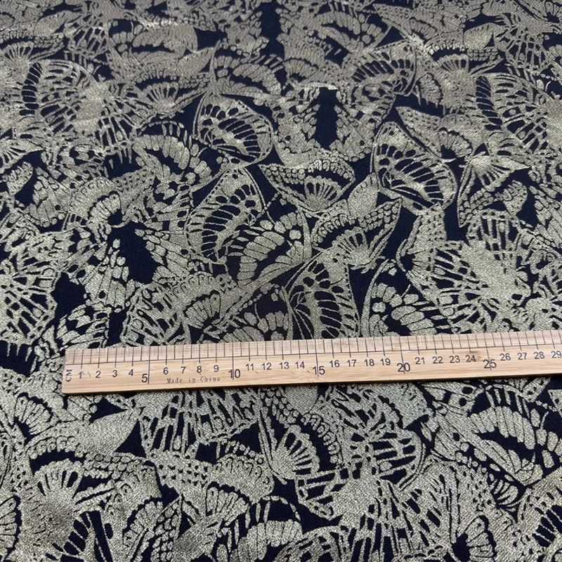 

Черно-золотой узор бабочки, жаккардовая окрашенная в пряжу ткань для женского платья, пальто, куртка, костюм, ткань ручной работы, материал для шитья своими руками