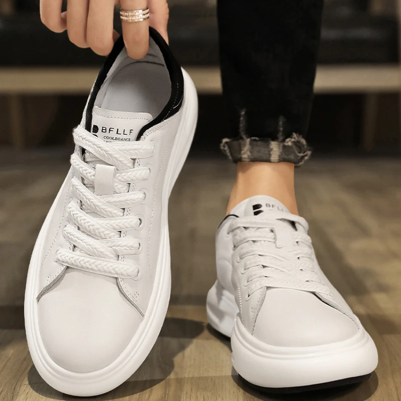 Tênis casuais de sola grossa antiderrapante masculino, Sapatos brancos pequenos de couro, Sapatos de plataforma de luxo na moda