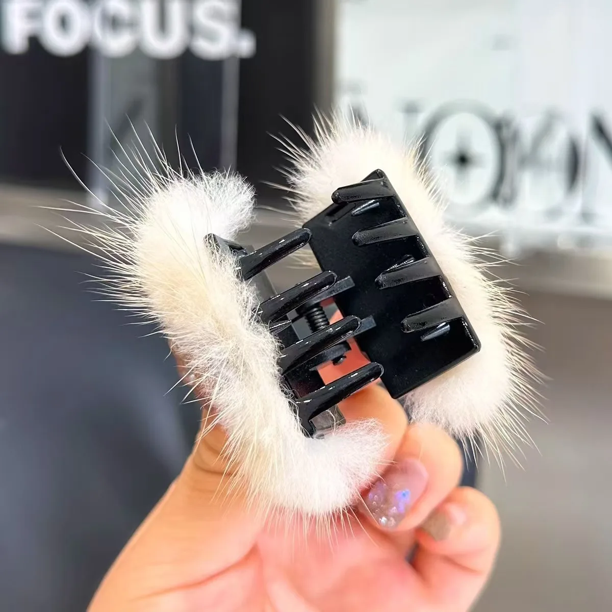 Cute Plush Imitation Mink Fur New Hairpin Hair Claw Women Elegant Temperament Real Fur Hairgrips Fashion Hair Accessories