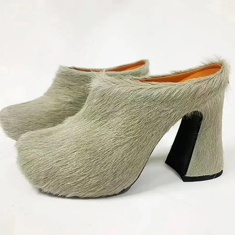 Tacchi alti in pelliccia di crine da donna di vendita calda del progettista deluxe Italia Scarpe da muli pelose rotonde in vera pelle di moda elegante