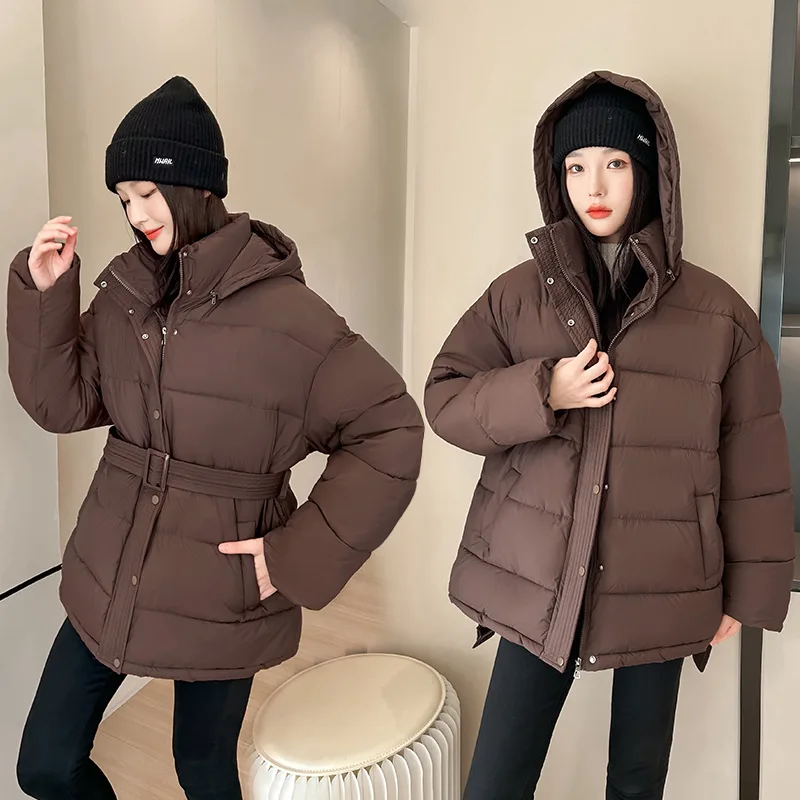 PinkyIsBlack Giacca imbottita con cappuccio staccabile da donna 2025 Nuovo autunno inverno Piumino Cappotto Abbigliamento invernale da donna con cintura
