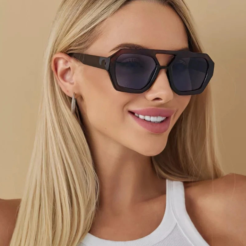 4 pezzi moda femminile doppi ponti occhiali da sole quadrati occhiali dal design semplice multi colore occhiali per protezione solare da esterno di alta qualità