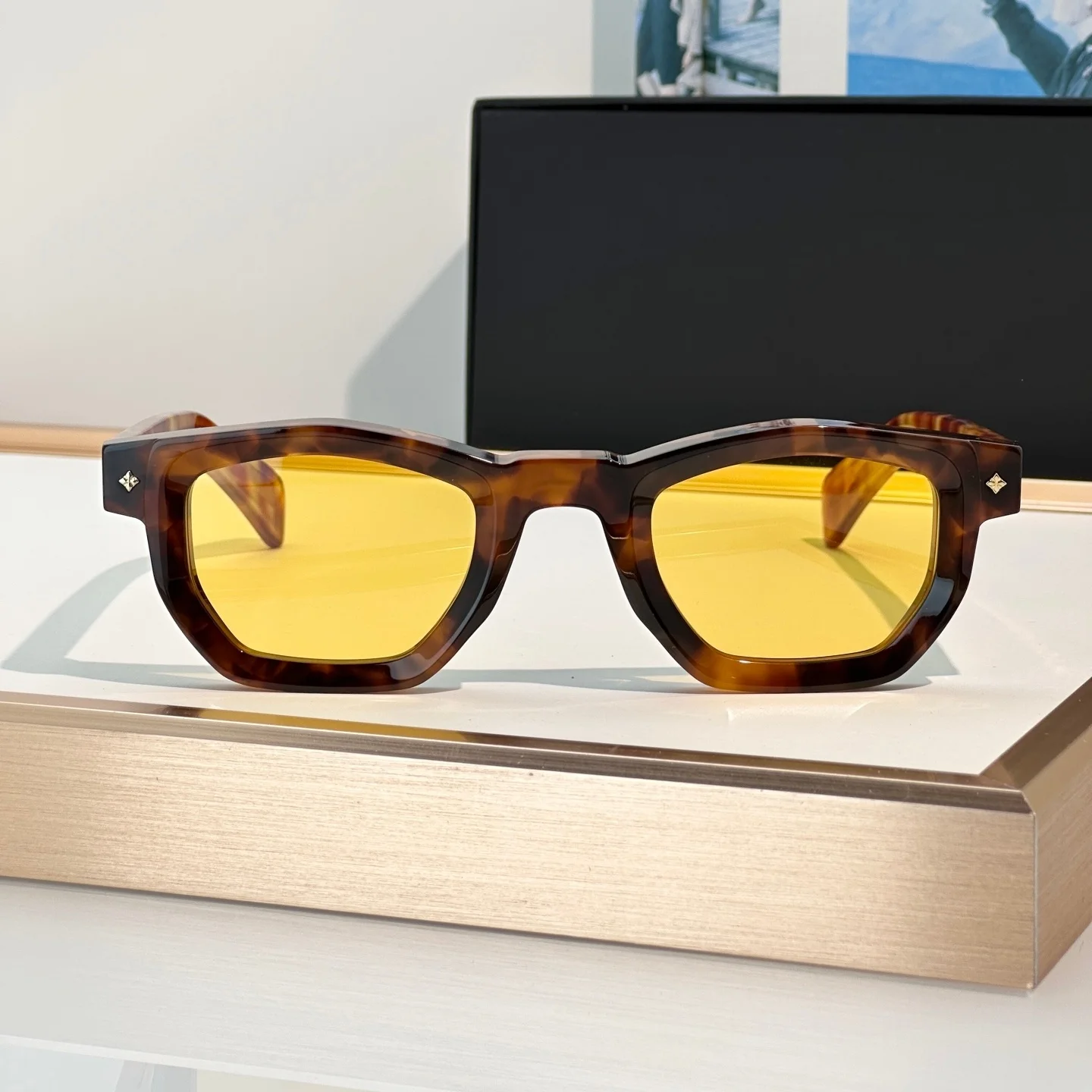 SUPERBA Man Woman Sunglasses Bold Irregular Cat Eye Shades Tortoise Frame Fashion Statement Eyewear for Street Shoot