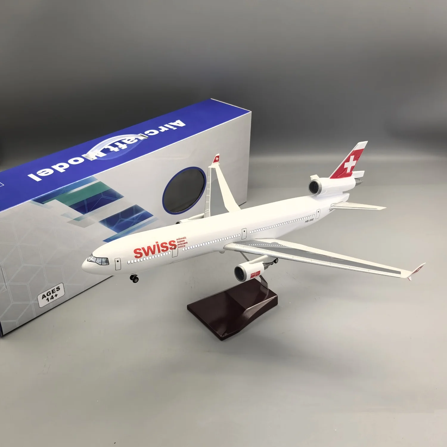 1/85 Scale Plane Swiss Airline MD11 Model Airplanes 47CM Diecast Resin with Light Wheel Landing Gear Collection Gift for Boy