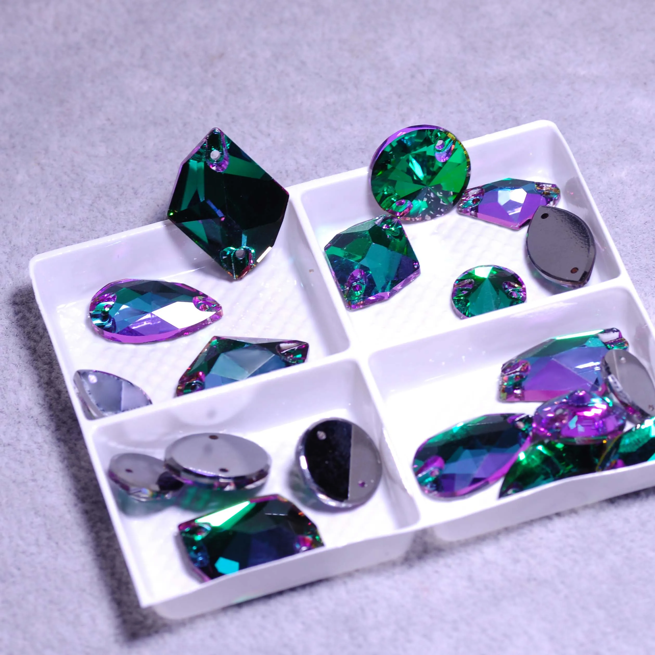 Pubrilex Emerald Vitrail Drop Cosmic Xirius RIVOLI Glas-Aufnähsteine Hochwertige Kristalle zum Nähen für Kleidung und Kunst – Detail 2