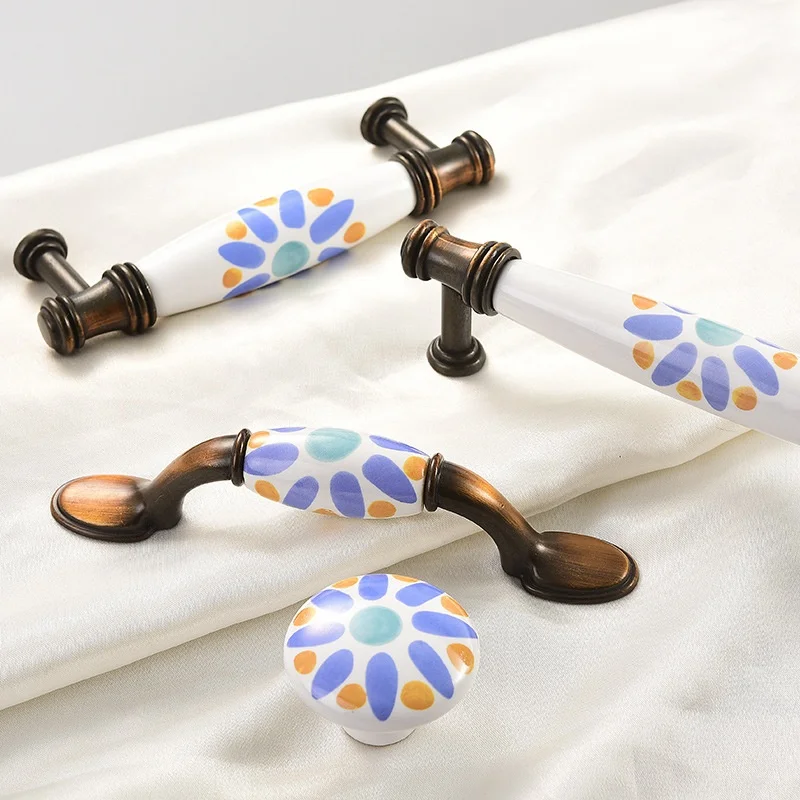 Minimalist Style Ce…