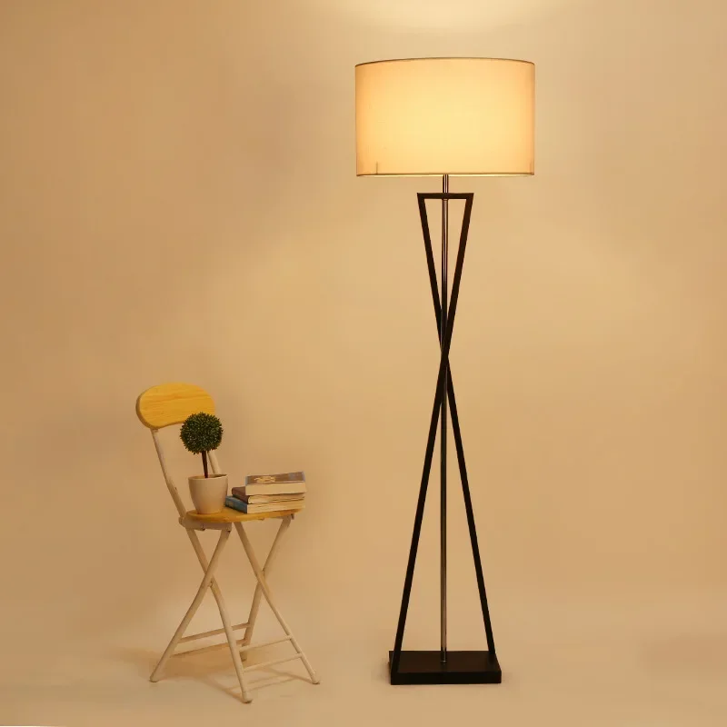 Nordic Creative Desk Lamp, Living Room Study Bedroom Bedside Desk Lamp American Style Iron Personalized Decoration Floor Lamp