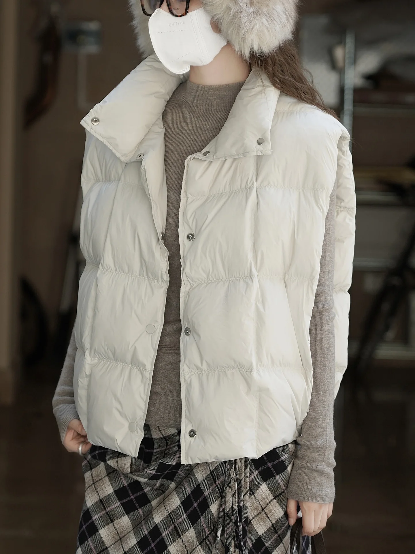 

Winter new Korean casual style stand up collar down cardigan vest loose slimming fluffy warm top for women