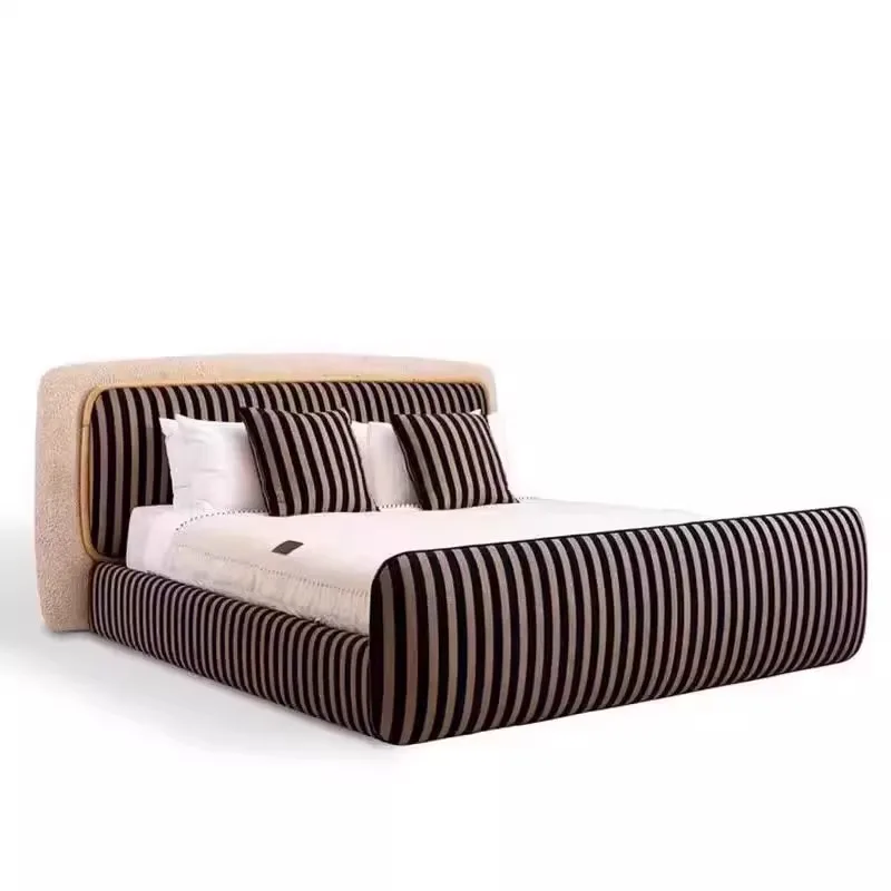 

Haute couture fabric double bed original new black and white stripes color matching simple master bedroom villa Milan designer