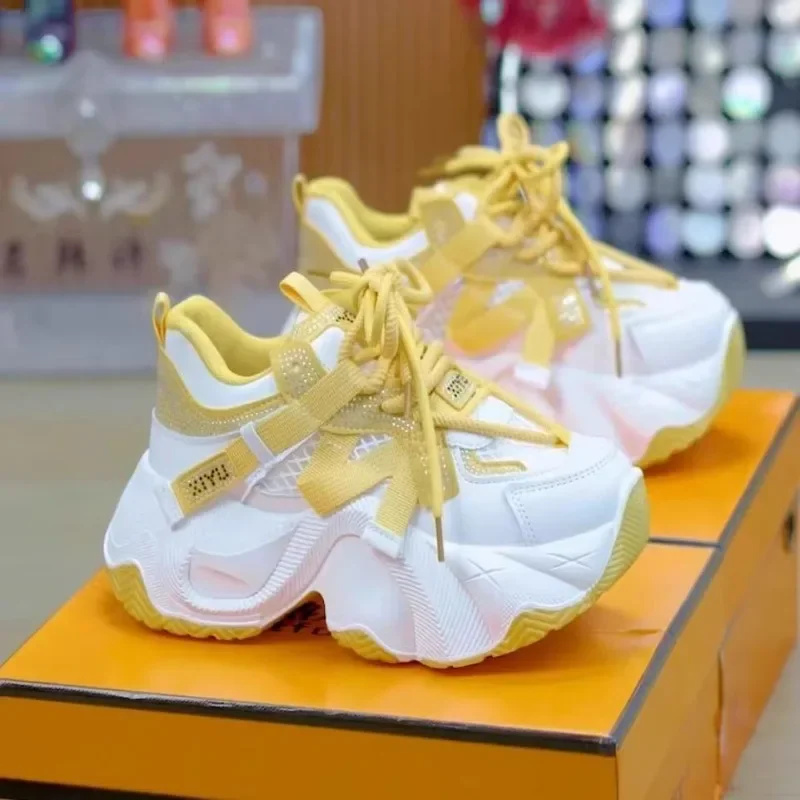 

Летняя женская обувь, высококачественные весенне-летние новые сетчатые легкие кроссовки для папы 35-40, дышащие, удобные, 2025 г.