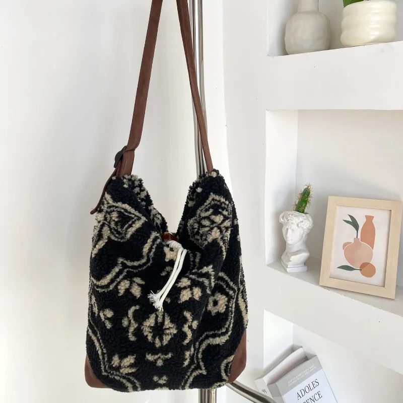 

Cotton Patchwork Hasp Casual Tote 2025 Winter New Trend Soft Thicken Bags Advanced Design Sense Versatile Shoulder Bags