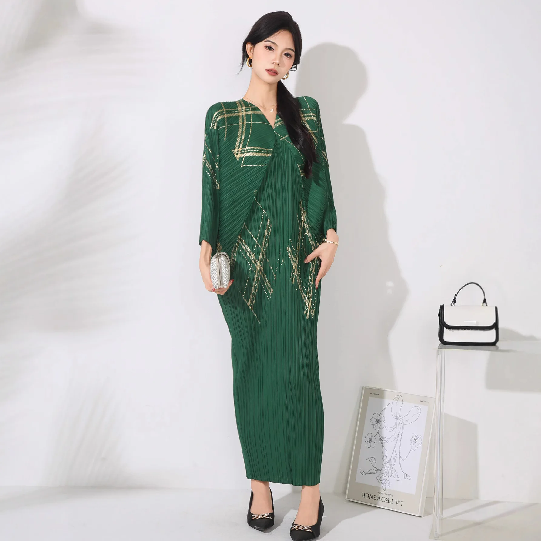 

Miyake Gold Foil Printing Pleated Autumn New Women's Dress Elegant High-end Batwing Sleeve V-neck Loose Temperament Clothing