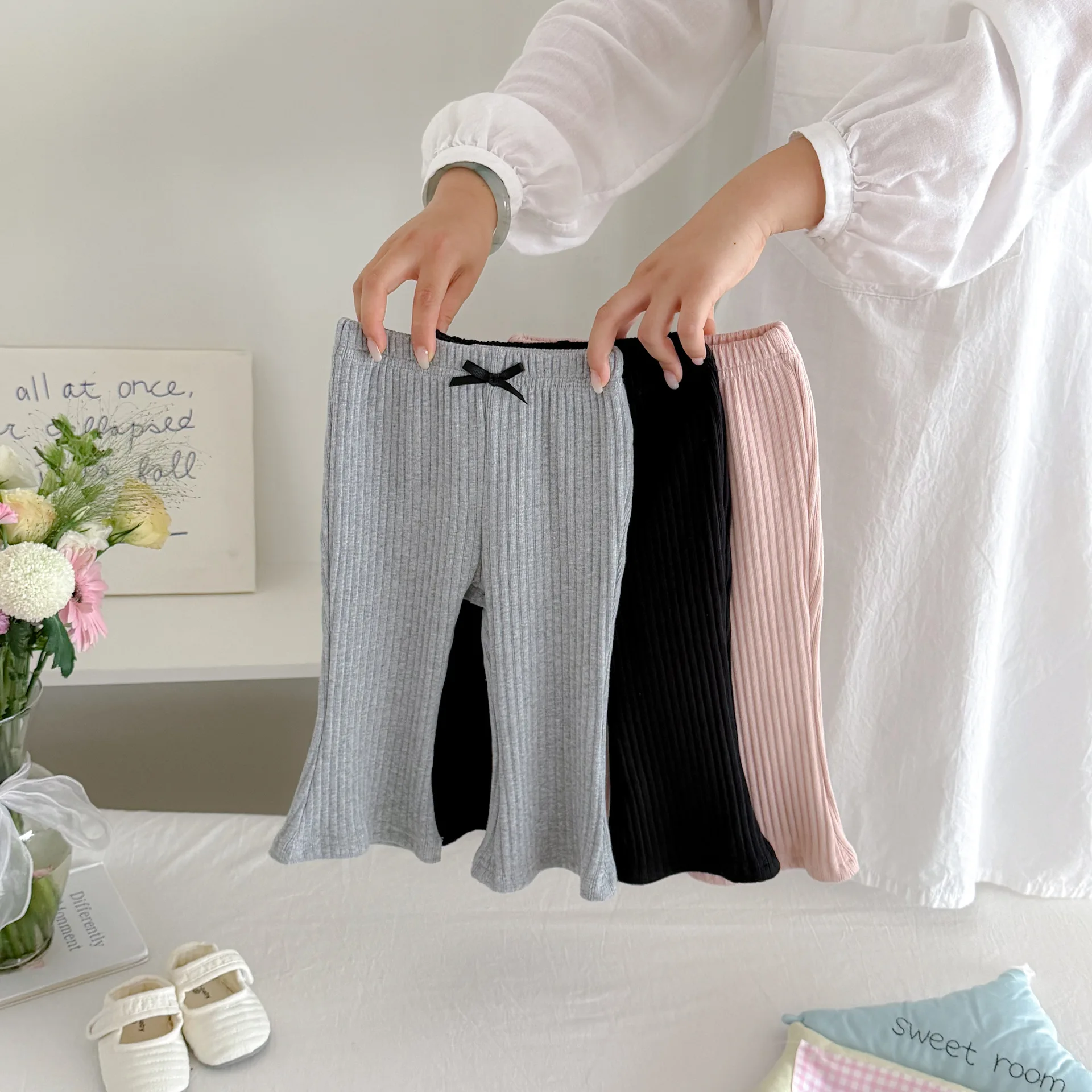2026 Autumn New Baby Girl Sweet Bow Leggings Cotton Girls Ribbed Leggings Infant Solid Flared Trousers Toddler Clothes