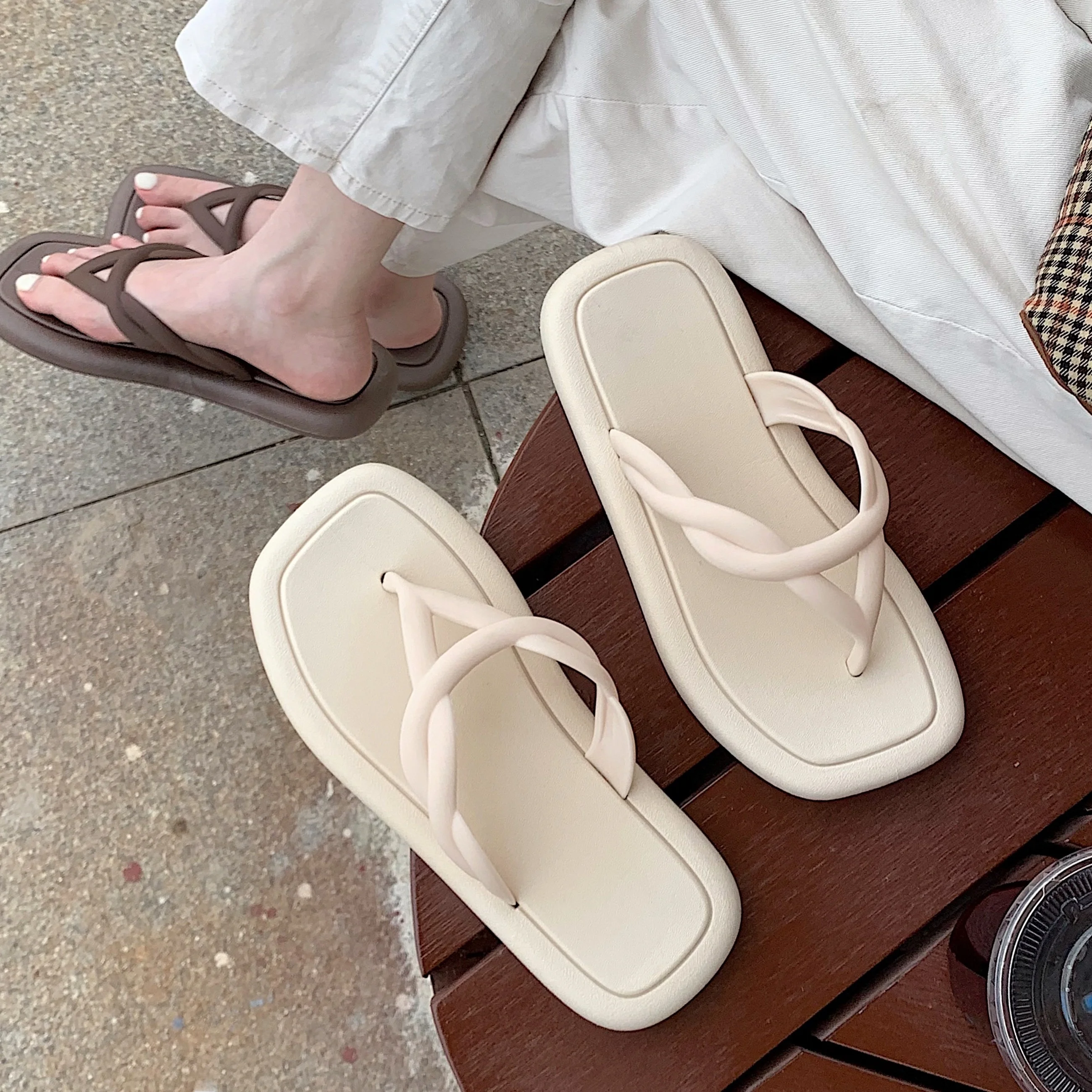 

Summer Fairy Sle Women's Thong Slippers Korean Retro Vaion Beach Sandals Flat Heel PVC Bot Simple Design Youth Footwear