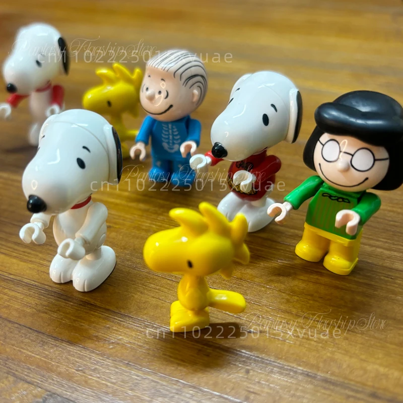 

Snoopy Building Block Doll Series Cartoon anime Small Particle Puzzle Assembly Toy Kawaii Model Room Decoration Birthday Gift