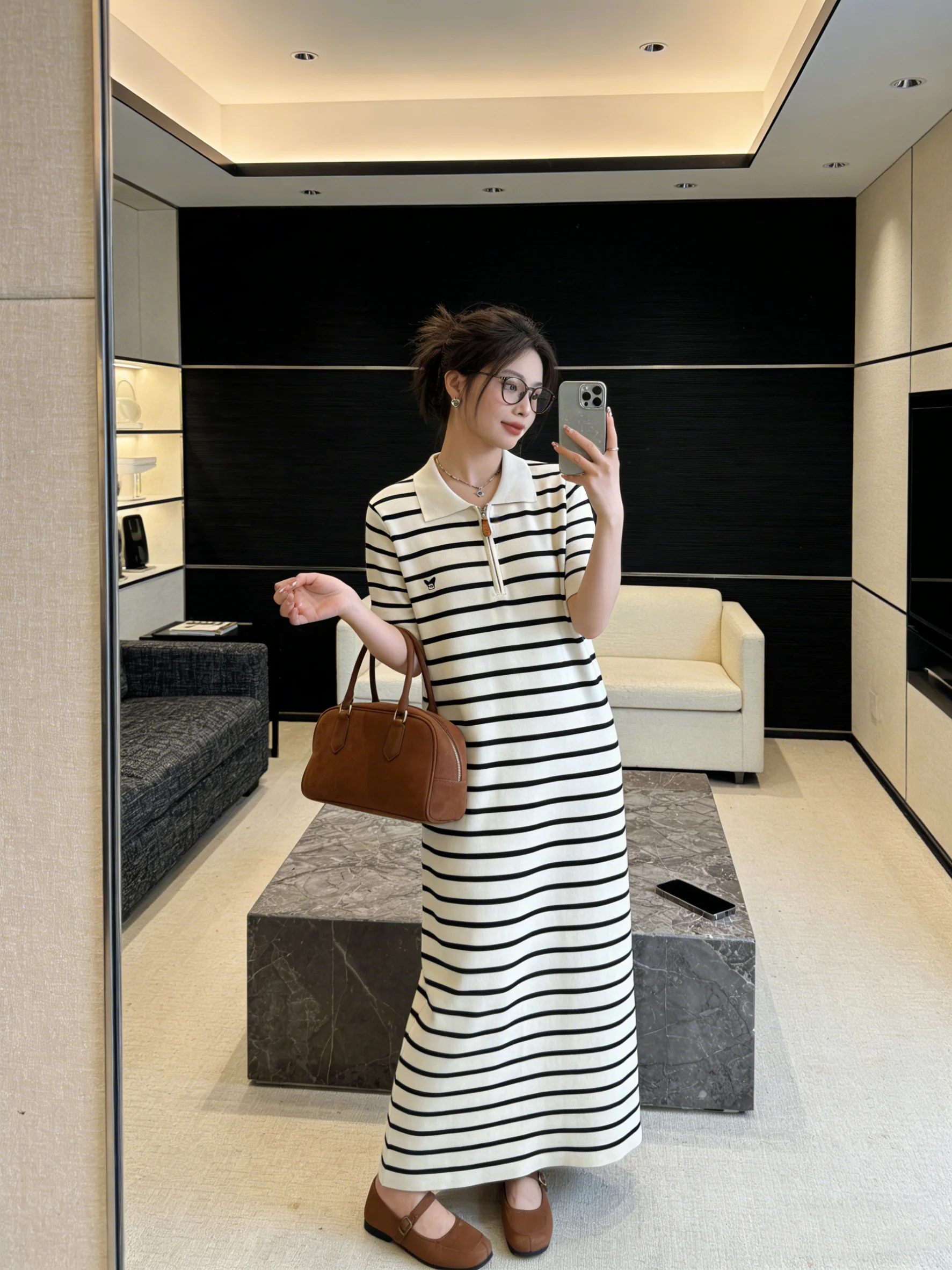 

Весенне-летнее трикотажное платье-футболка свободного кроя, стройнящее, прямого силуэта, длинное, в студенческом стиле, в полоску, повседневное, модное