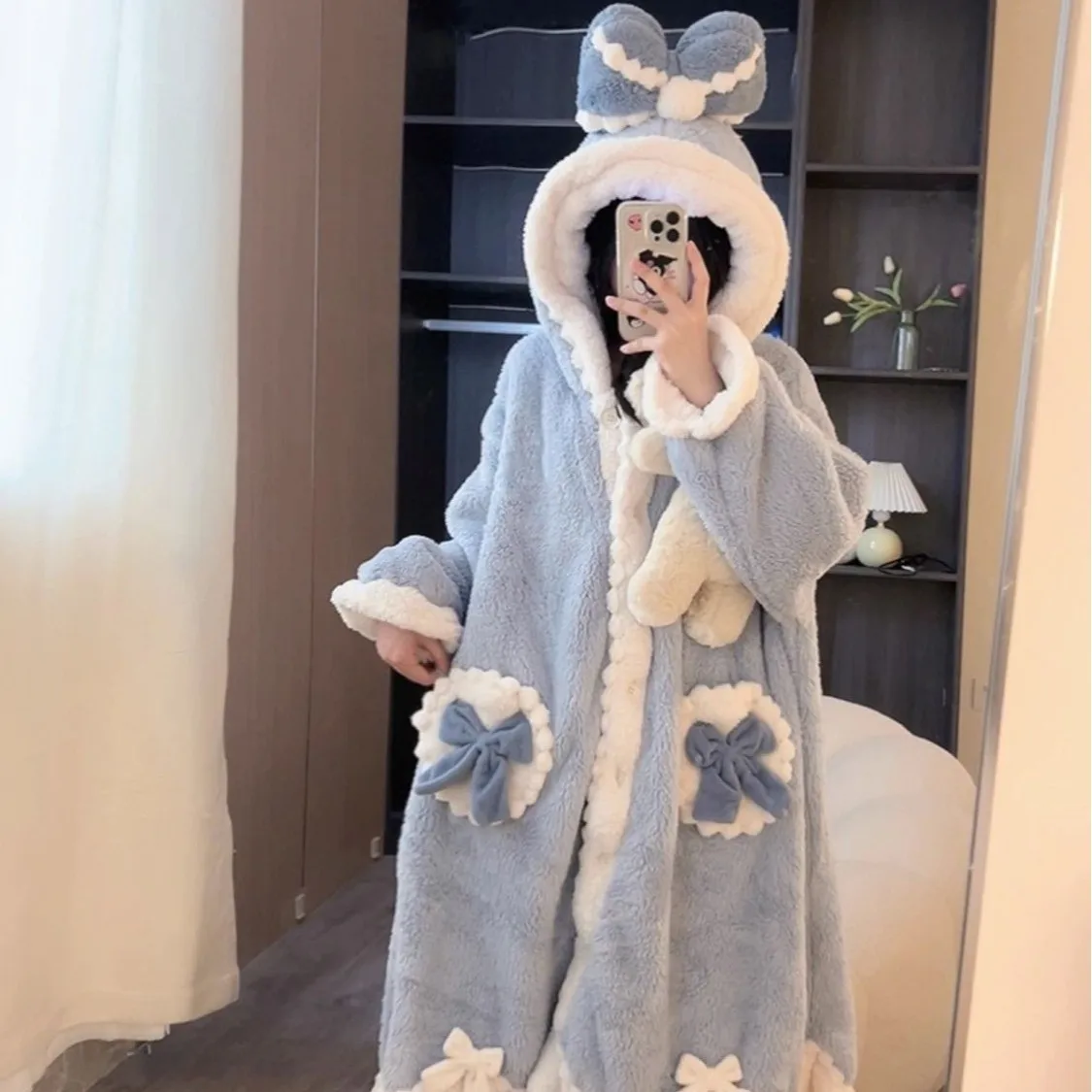 

Long-sleeved sleeping robe for students, thick and fleecy, couples' home wear, plush, easy-to-wear pajama set for going out.