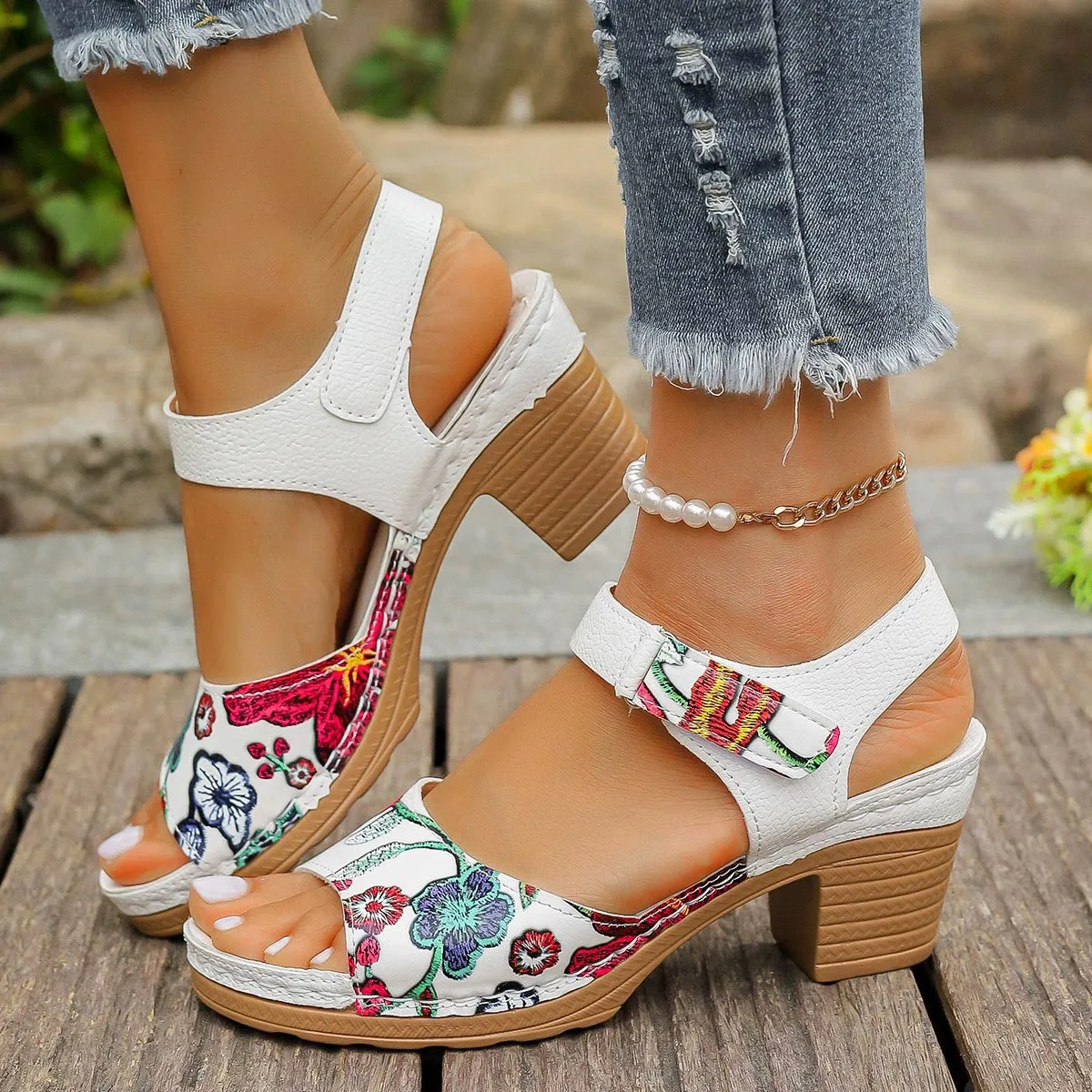 

Ladies' floral high-heeled sandals, elegant with Velcro heels, random patterns for comfortable summer wear