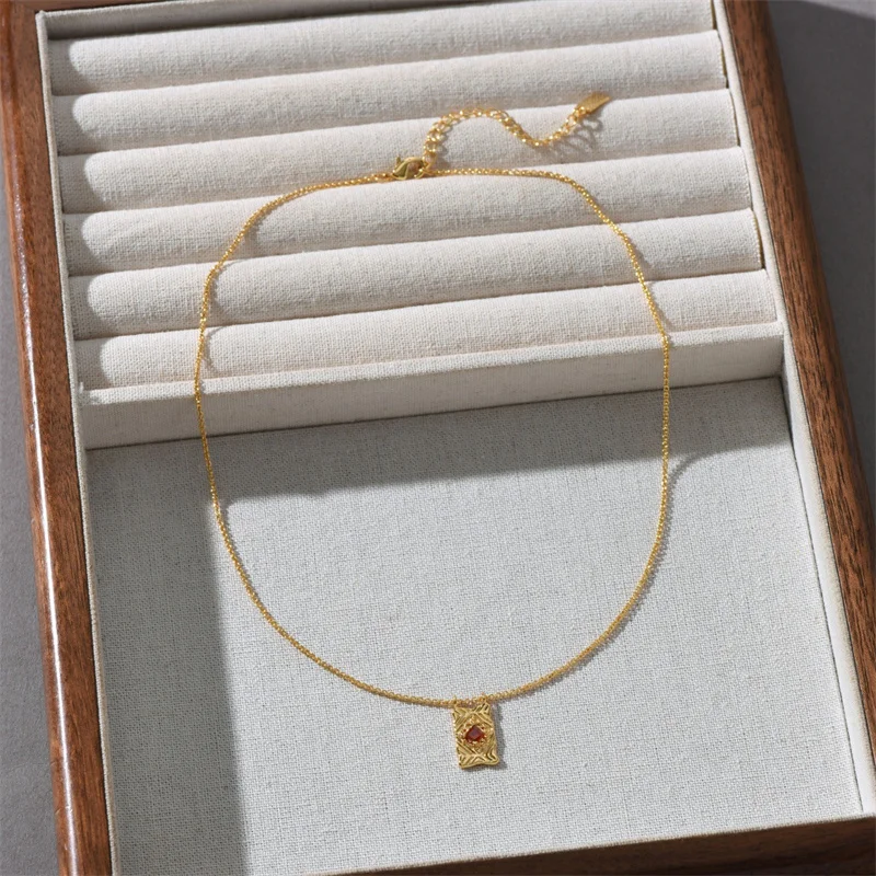 بسيطة الأزياء الخفيفة الفاخرة الملمس المعدني مربع الزركون قلادة الترقوة سلسلة كل مباراة اليومية رائعة قلادة للنساء