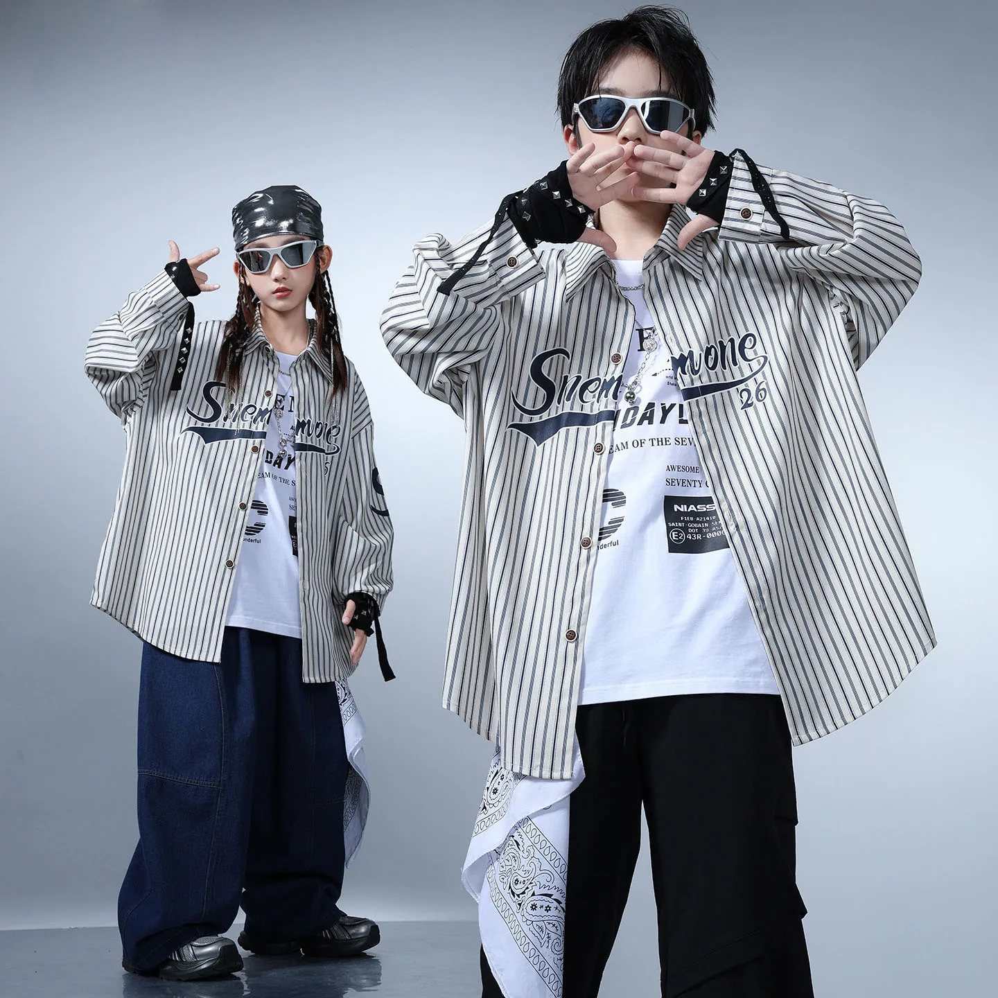 

Kid Kpop Hip Hop Clothing White Striped Shirt Black Denim Blue Street Wide Jeans Baggy Pants for Girl Boy Dance Costume Clothes