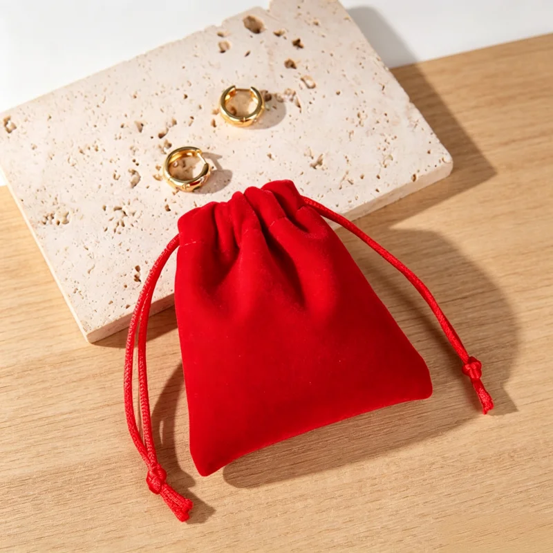 Roter Samtbeutel mit Kordelzug – Women Accessories Drawing Bewertung und Preis
