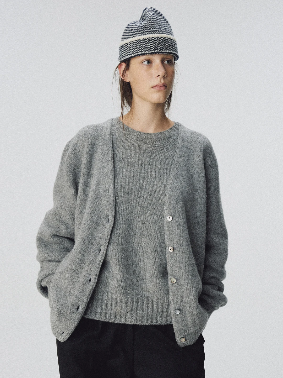 

100% wool sweater cardigan jacket women's autumn and winter new high-end loose V-neck knitted sweater