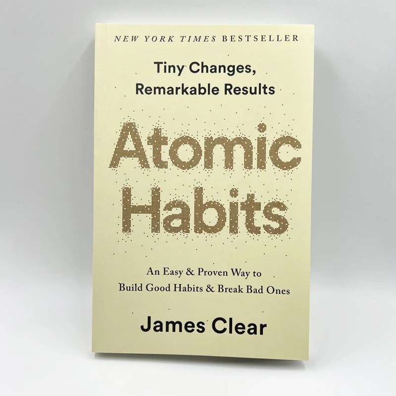 Livros de autogestão de James Clear Atomic Habits, uma maneira comprovada fácil de construir bons hábitos, quebrar maus hábitos