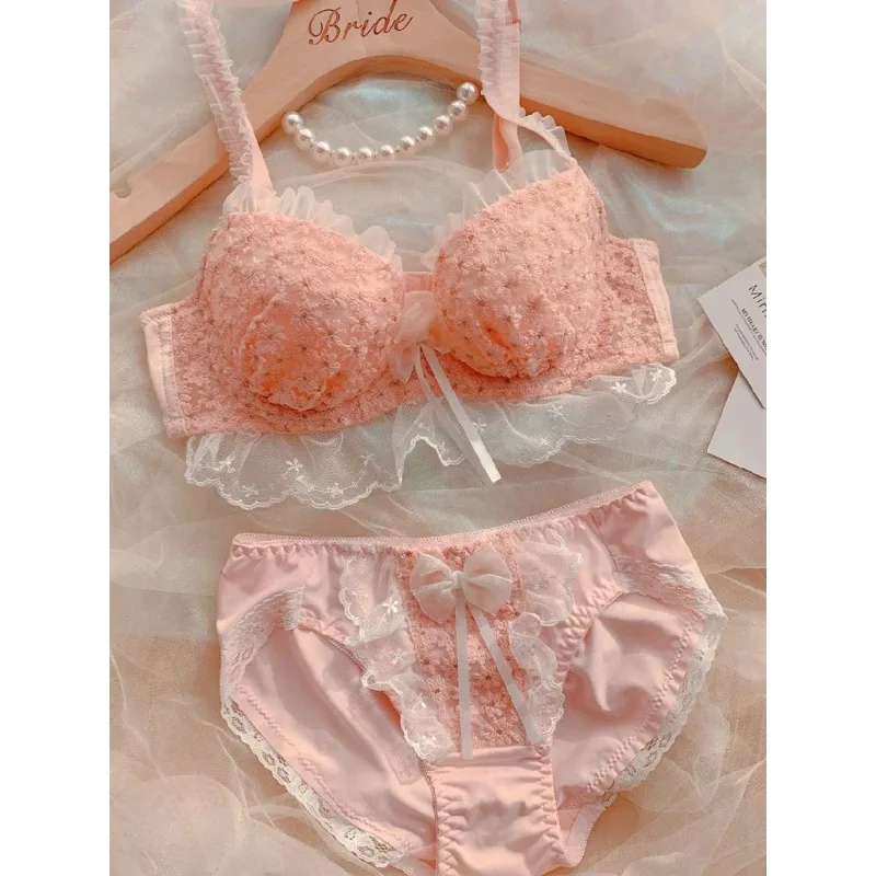 BANERDANNI New Arrival Sweet Girl Embroidery Three-dimensional Flower Bra Set Thin Cup Big Chest Small Underwire Underwear