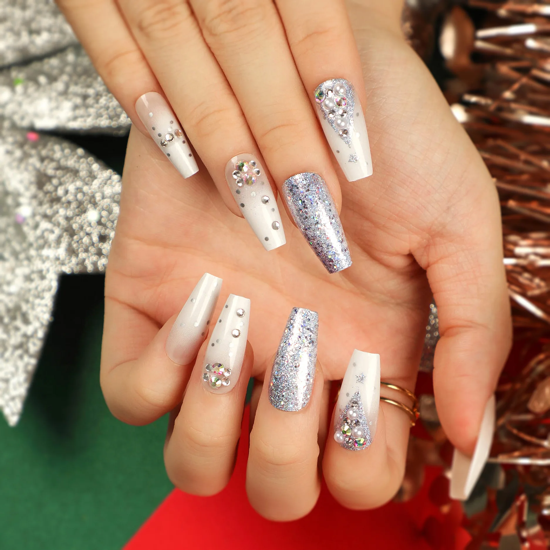 

24PCS Pearl Christmas Press-On Nails - Milky Ombre with Diamond Snow Dust Medium European Square False Nail For Women Girl