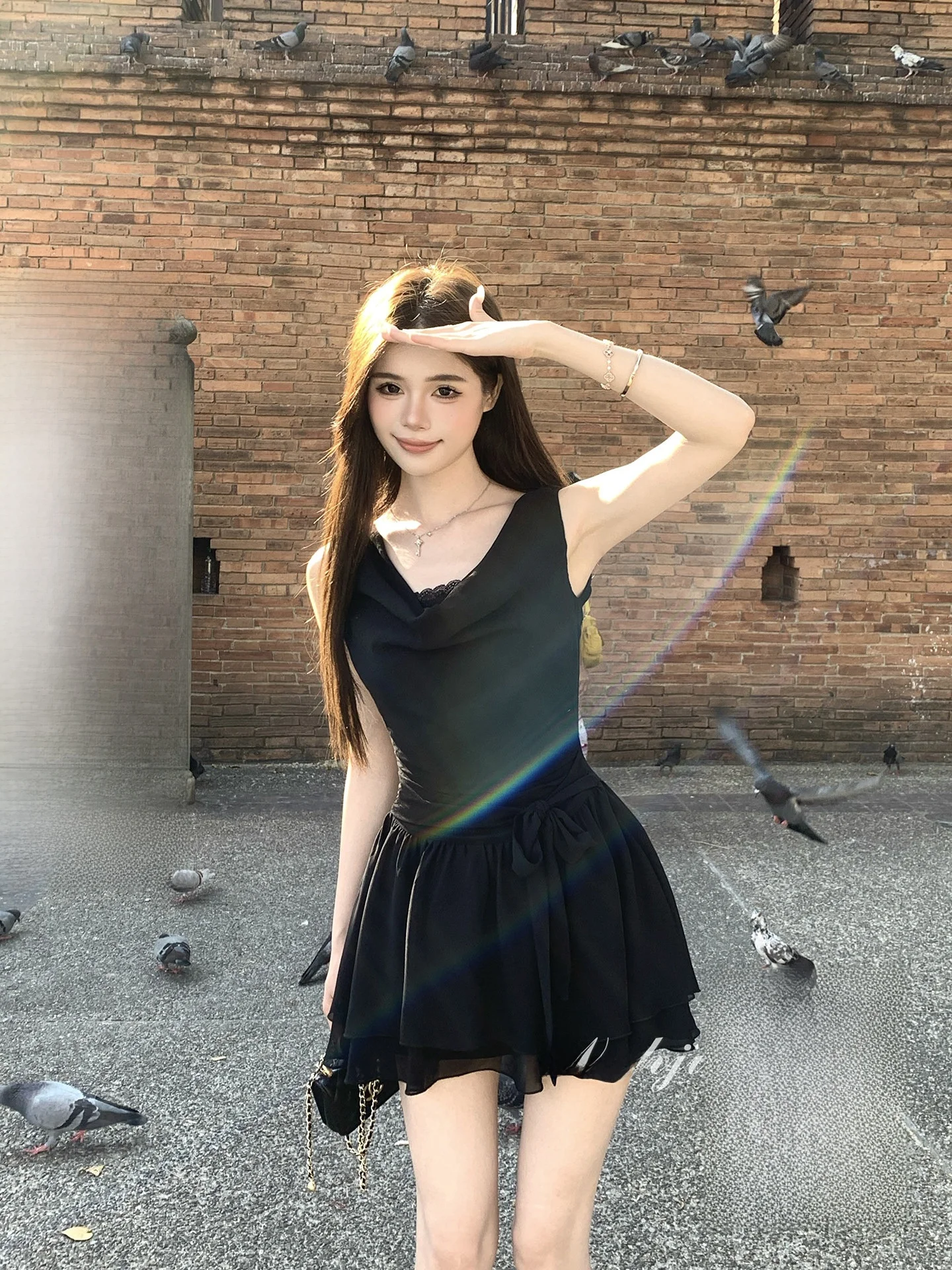 abito-avvolgente-stile-balletto-con-design-a-strati-e-cintura-modellante-collezione-primavera-heron's-con-dettaglio-a-fiocco