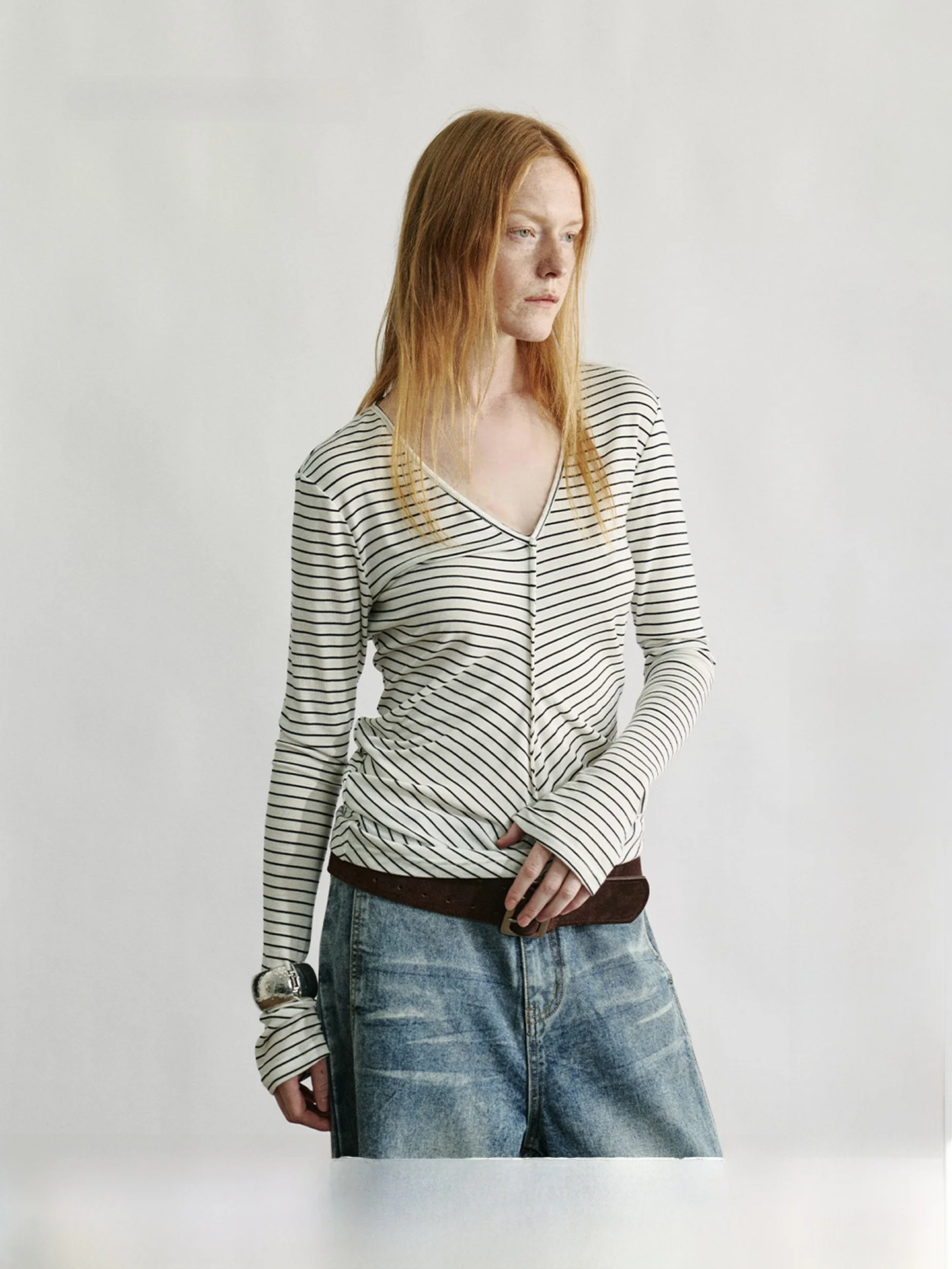 

FAE Wool Blend Stripe Base irt Spiral V-Ne Autumn Winter Versatile Ladies Casual Fit Long Sve T-irt Faion Top