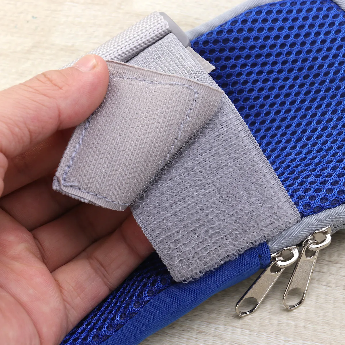 Sports Arm Bag Waterproof Lightweight Dacron Running Armband Adjustable Belt Pouch for Phone Money Keys Earphone Black Fits 6