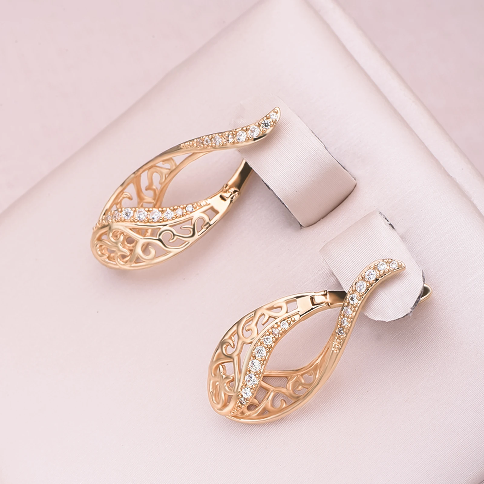 

DCKAZZ 585 Rose Gold Color Hollow Flower Drop Earring Inlay Natural Zircon Copper Earrings for Women Metal Jewelry Gift