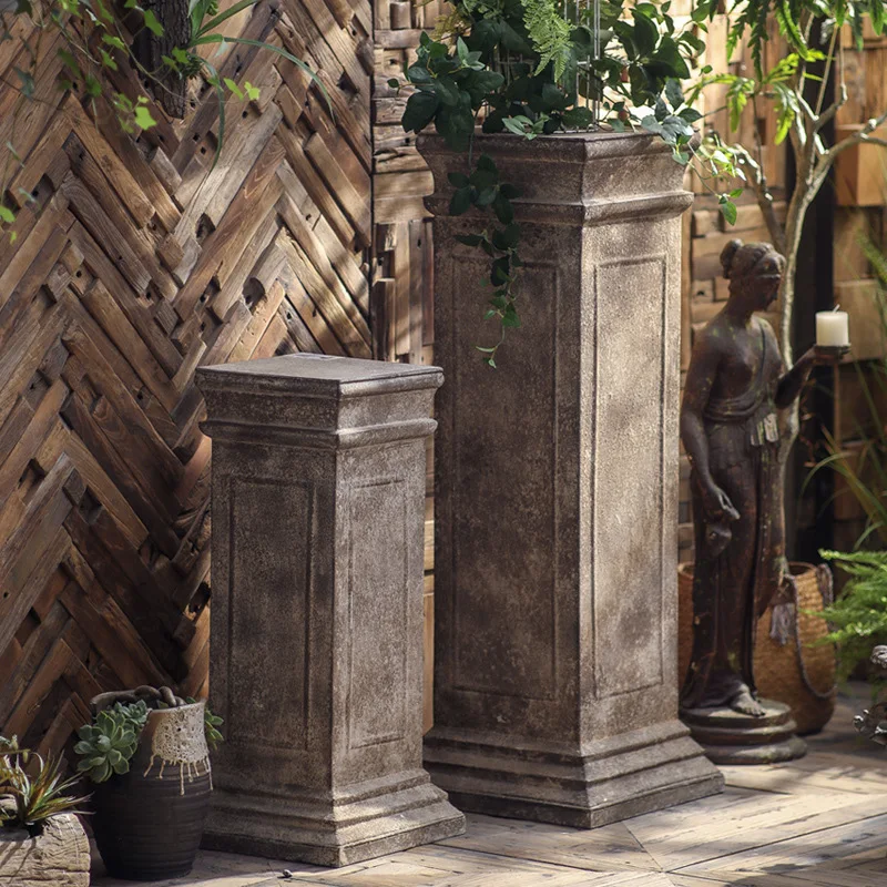 Retro garden Roman column, balcony ornament, flower stand decorated at the entrance of the villa, flower shop arrangement props