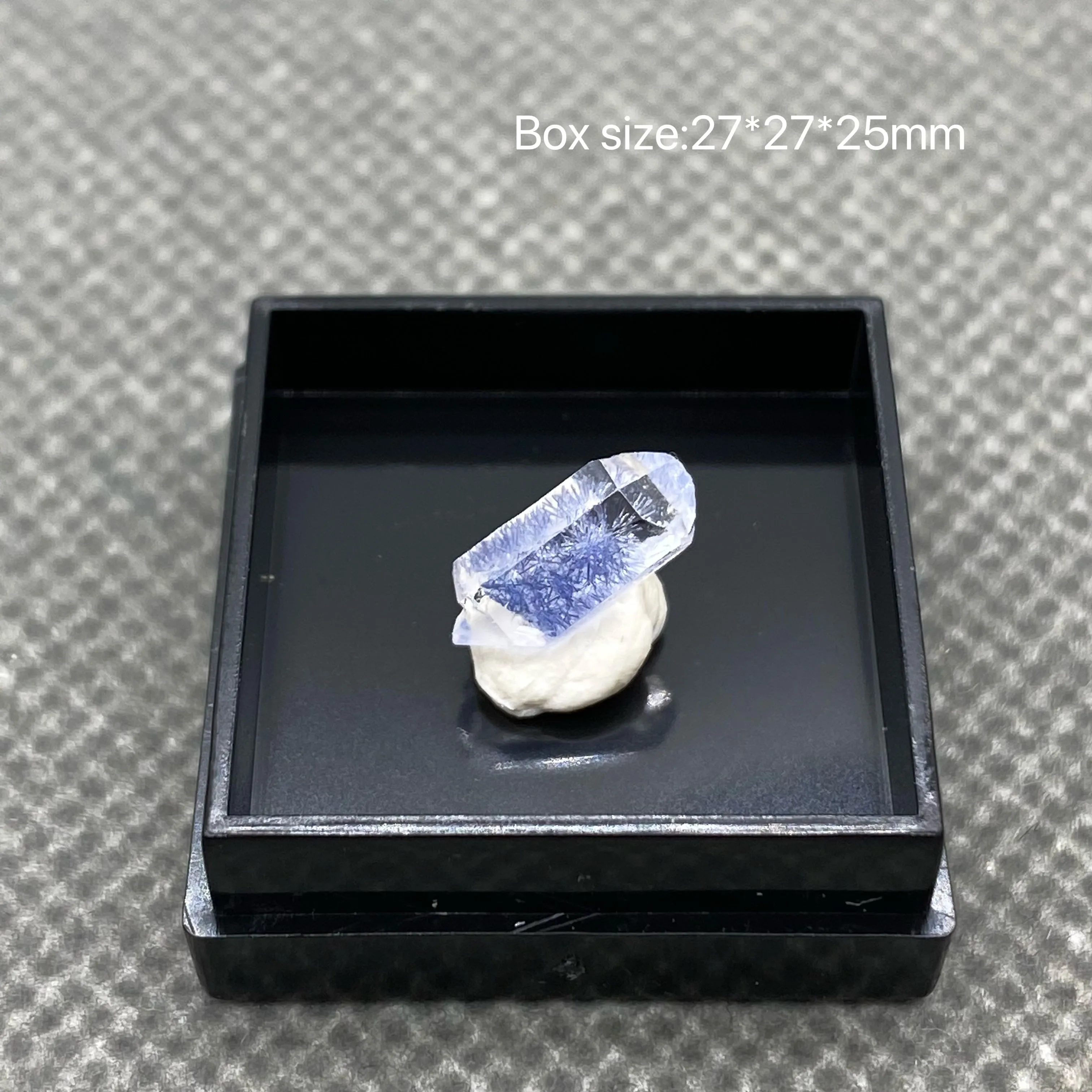 

100% Natural Brazilian dumortierite Crystal Healing Crystal (can be used as a pendant)can be used as a pendant) box size:2.7mm