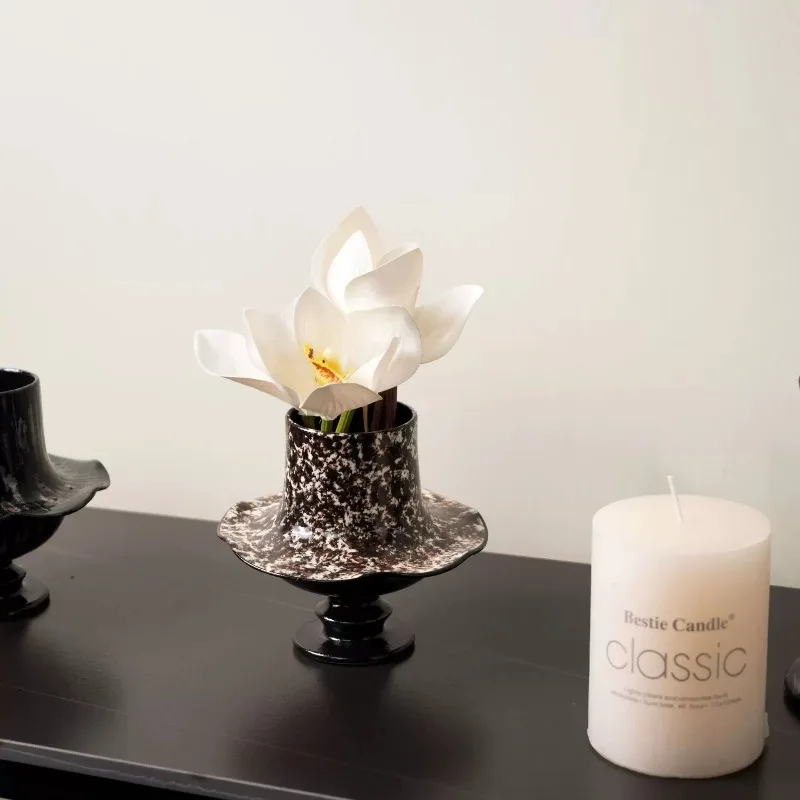 Retro Creative Vases Decoration Flower Ware Ornament Living Room Desktop Storage Flower Bottle Modern Home Decoration Ornament