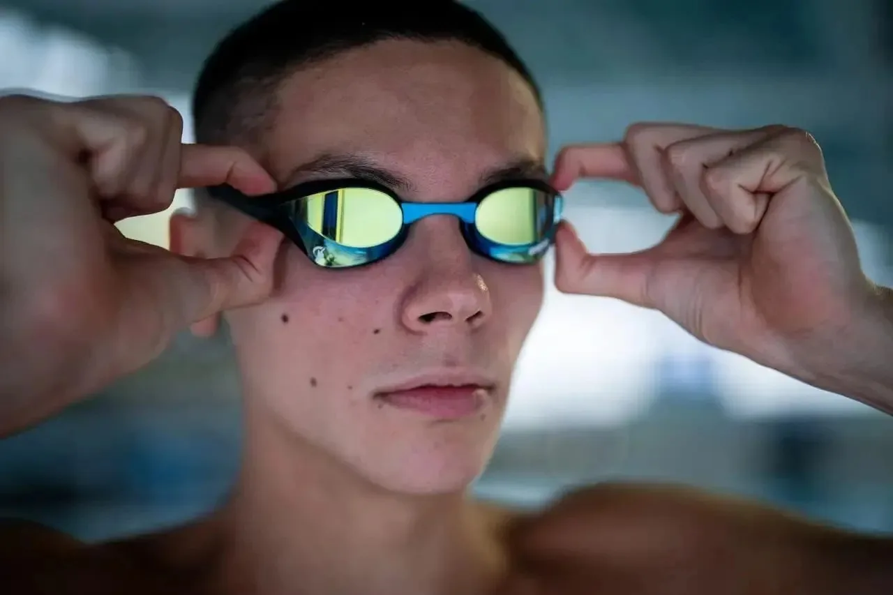 26-Argm Trendiger Artikel RENA Modische Wasserdichte Silikon-Schwimmkappe Professionelle Trainings-Unisex-Wettkampf-Schwimmkappe – Detail 22