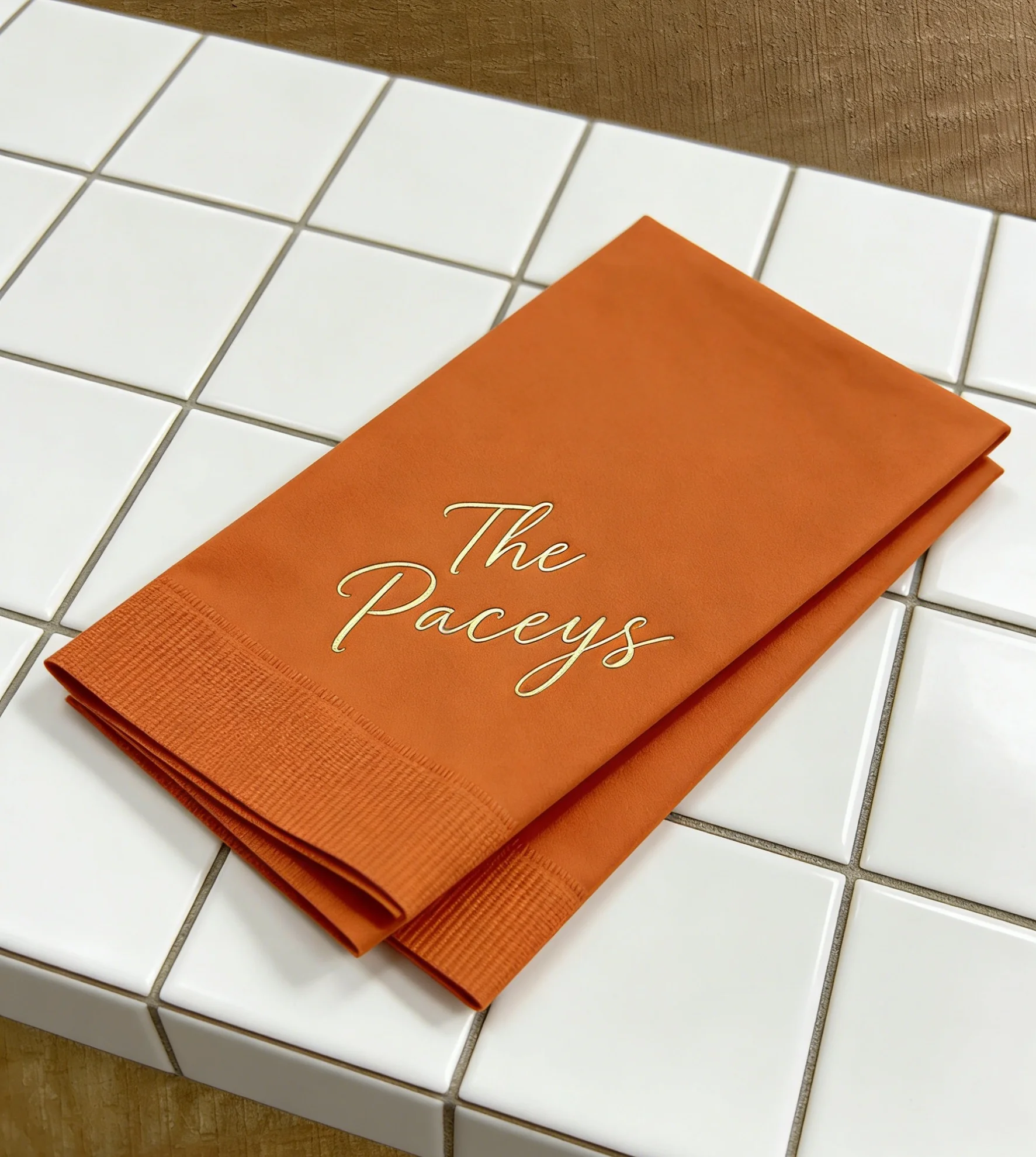 

50 шт. элегантных свадебных салфеток для вечеринки в честь первого дня свадьбы | Белые салфетки для коктейльных напитков с золотой металлической фольгой для роскошных репетиционных ужинов