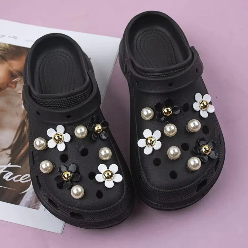 Whole Set Hot Sale DIY Hole Shoes Charms Sweet and lovely Daisy pearls  Accessories Designer Garden Shoe Decoration Girl Gift