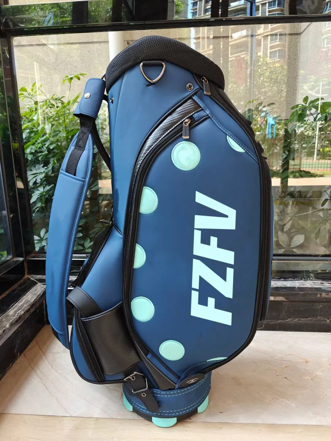 2025 Nuova sacca da golf Borsa da golf standard per uomo e donna Borsa da pallina portatile con anello impermeabile opaco in PU