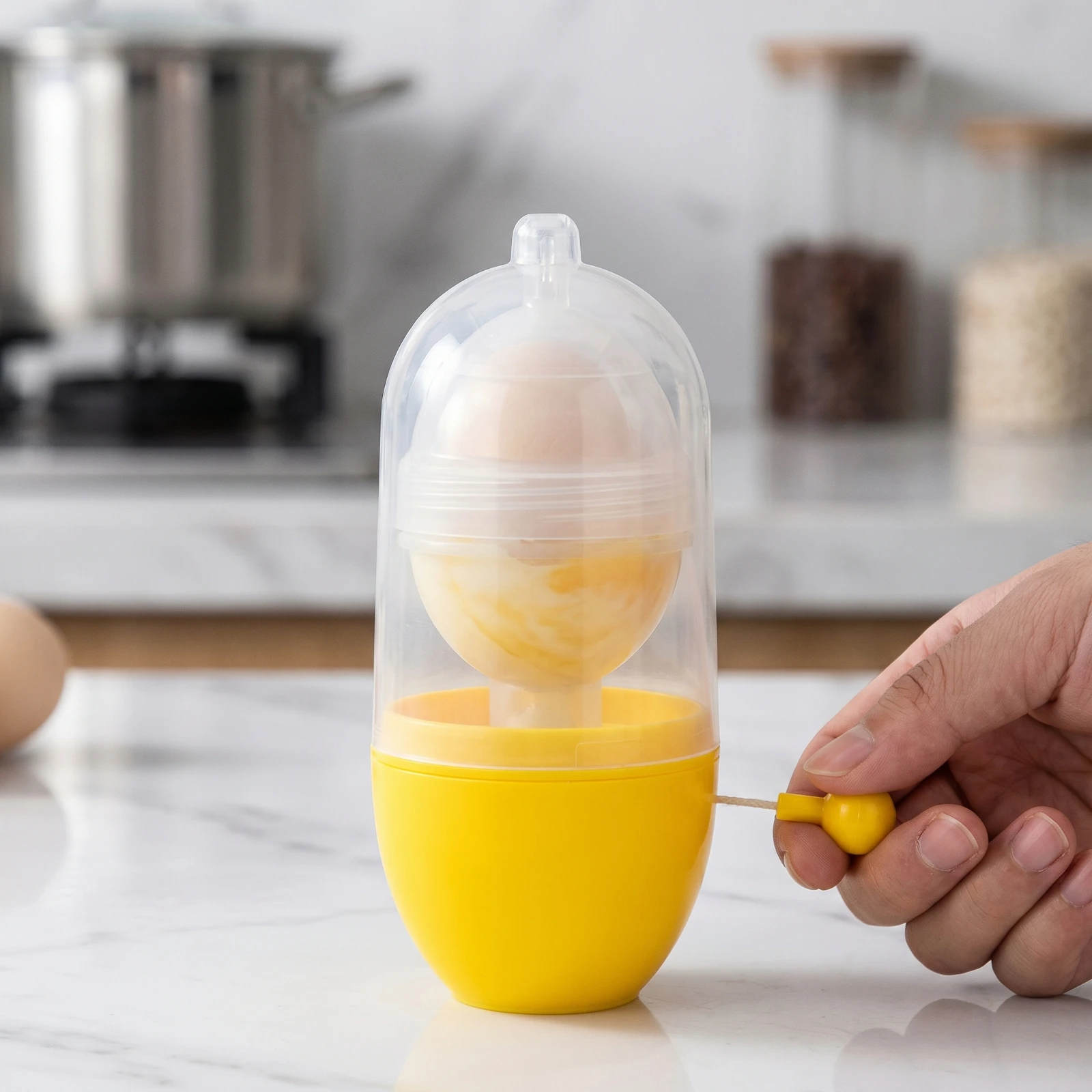 Pull-Cord Egg Scrambler Handheld Egg Shaker with Clear Body Kitchen Tool Easy to Use Compact for Home Cooks, Breakfast Prep